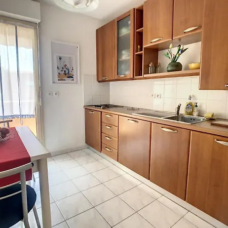 Daire Lovely Near The Old Town -free Parking! *